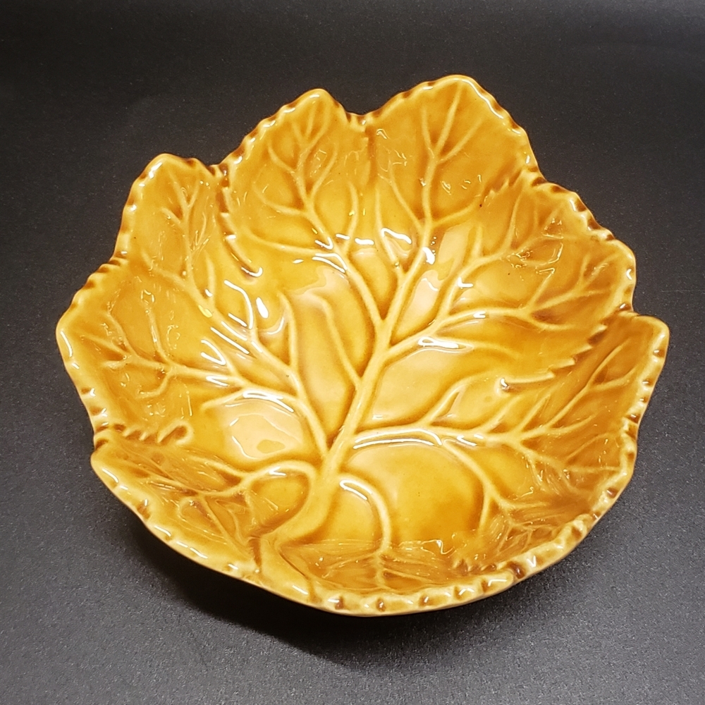 Vintage Olfaire Made in Portugal Golden Yellow Maple Leaf Bowl 5"